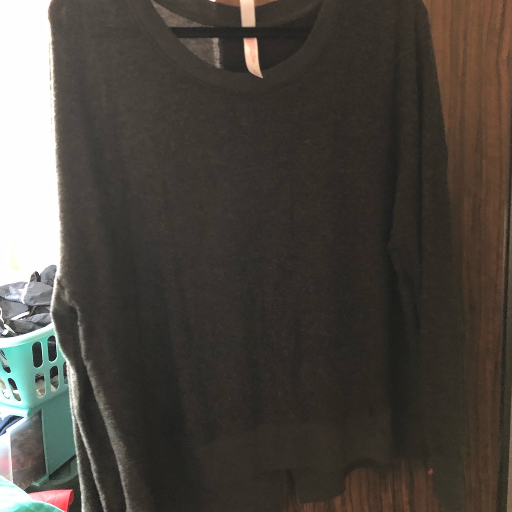 light fit grey sweater